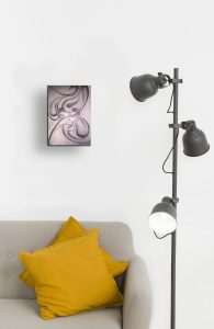 lampe-decorative-avec-cadre-vide-et-canapeeauvisagenetb